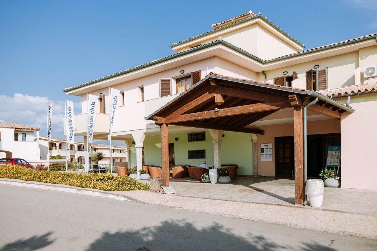 Baia Delle Mimose Aparthotel Badesi Exterior photo