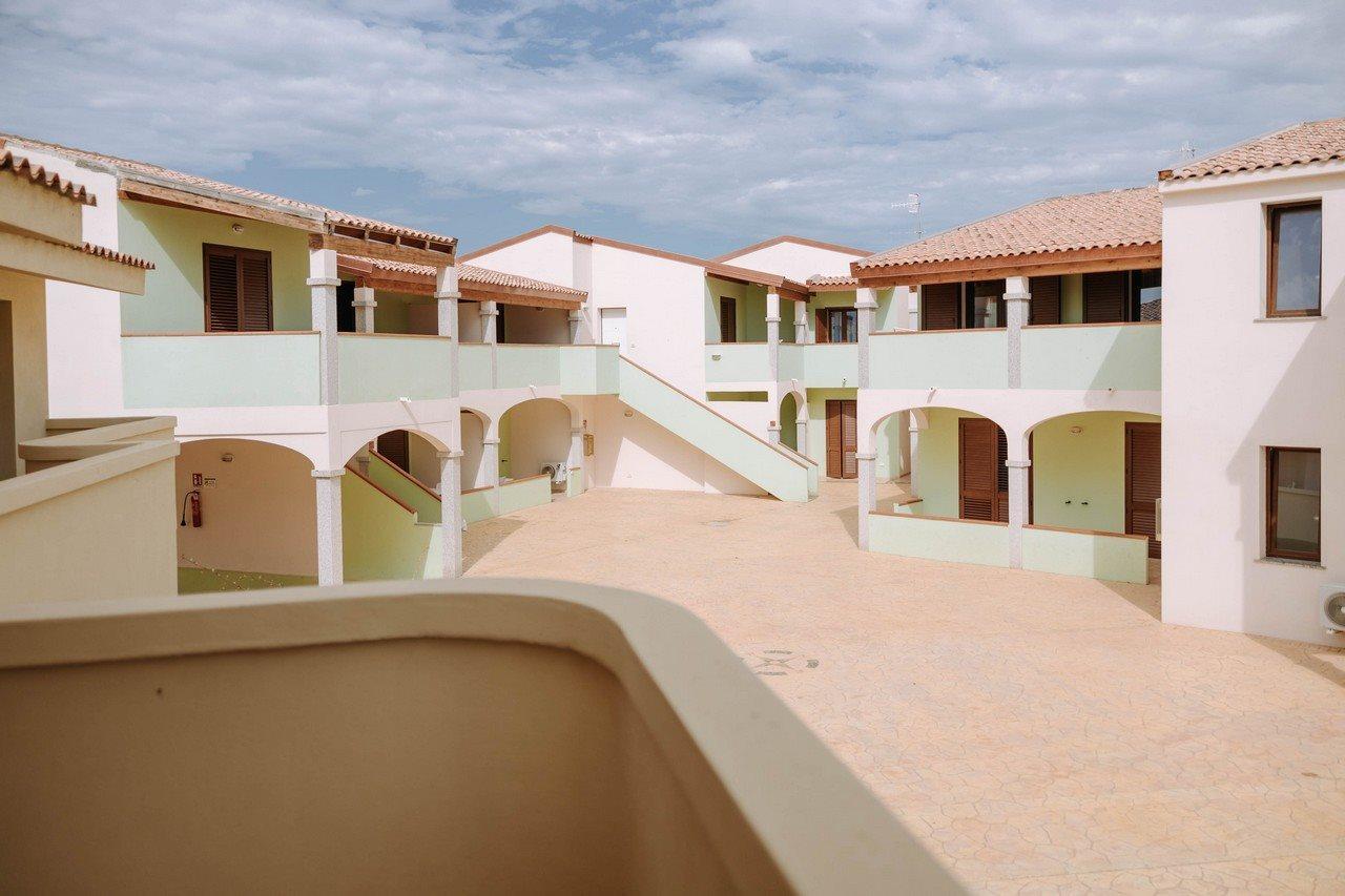 Baia Delle Mimose Aparthotel Badesi Exterior photo