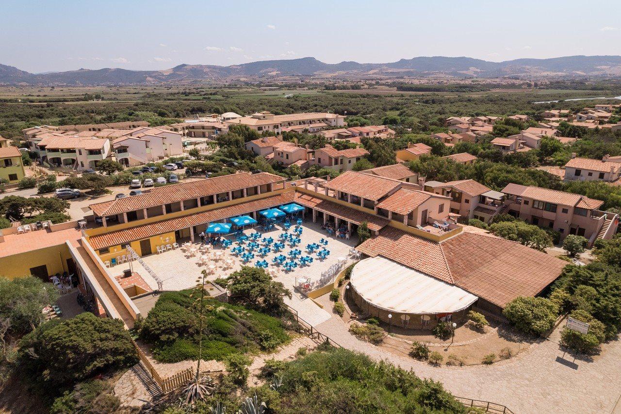 Baia Delle Mimose Aparthotel Badesi Exterior photo