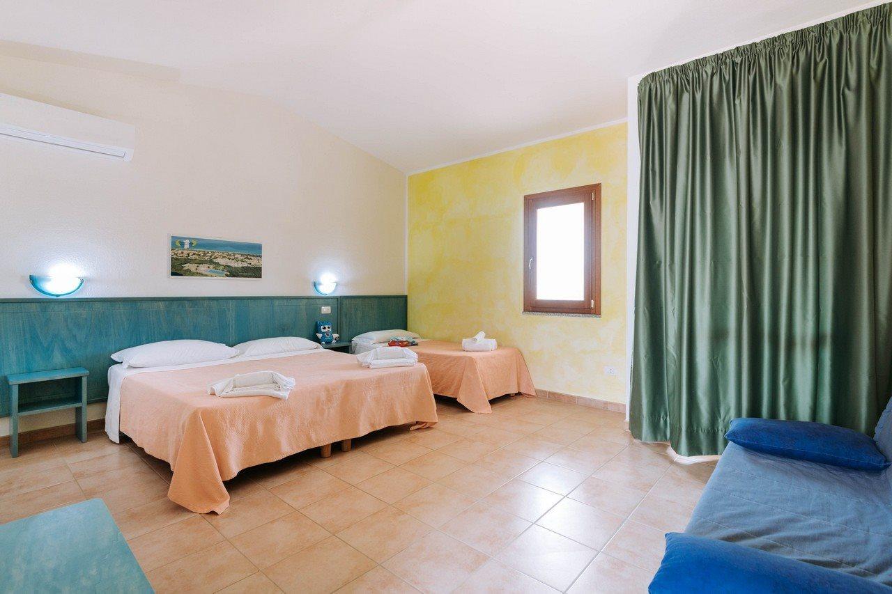 Baia Delle Mimose Aparthotel Badesi Exterior photo