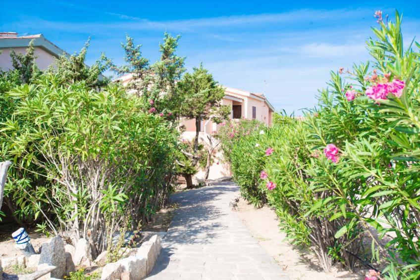 Baia Delle Mimose Aparthotel Badesi Exterior photo