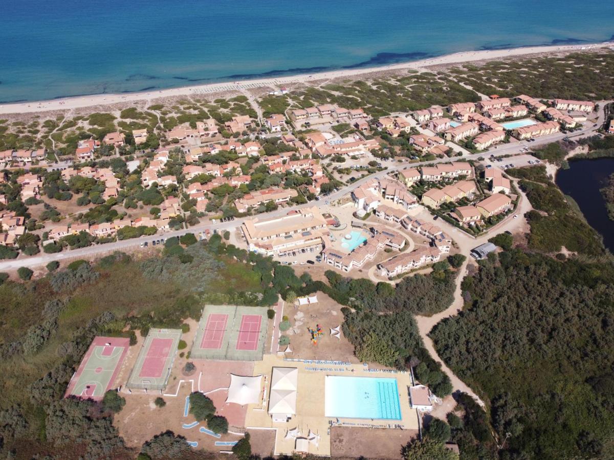 Baia Delle Mimose Aparthotel Badesi Exterior photo