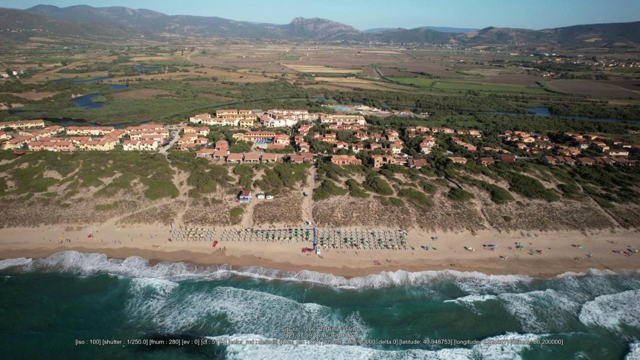 Baia Delle Mimose Aparthotel Badesi Exterior photo